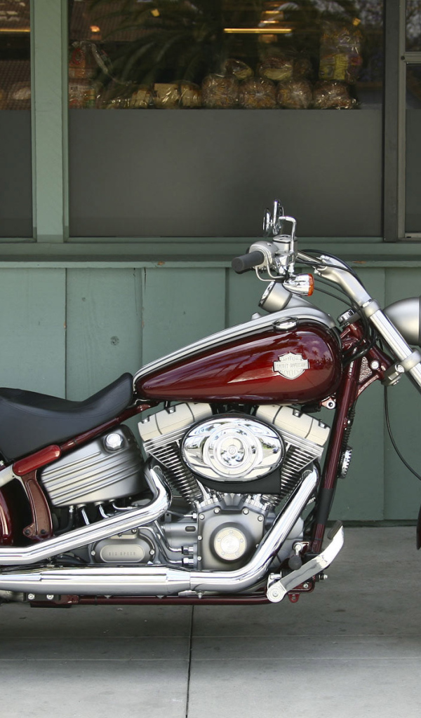 Мотоцикл Harley Davidson вид сбоку