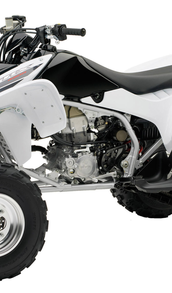 Белый Honda квадроцикл