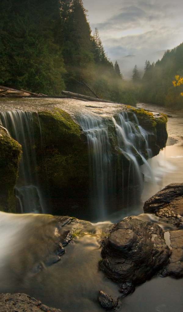 Водопад Lewis River