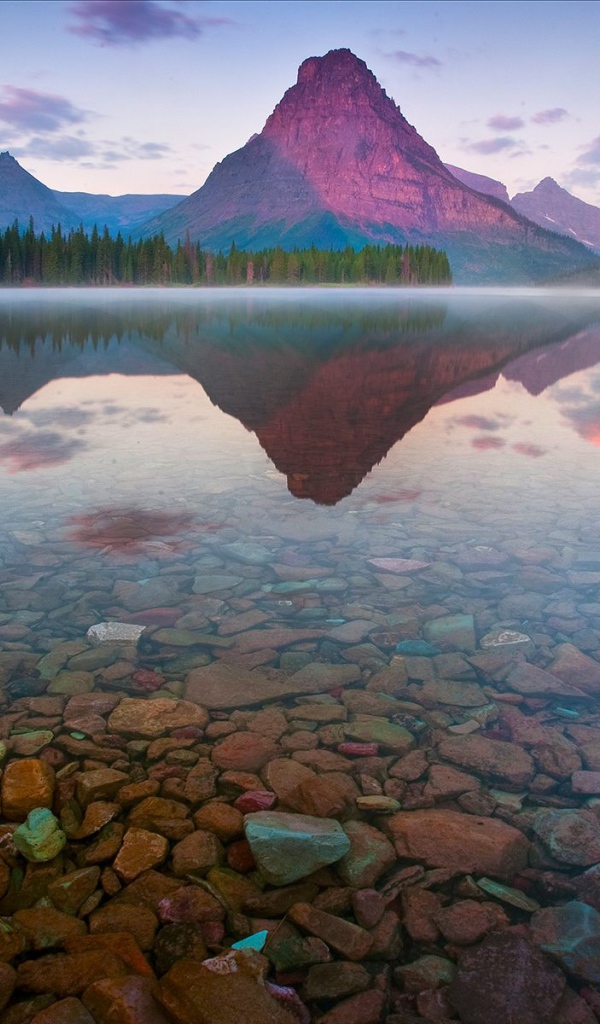 Кристально чистое горное озеро