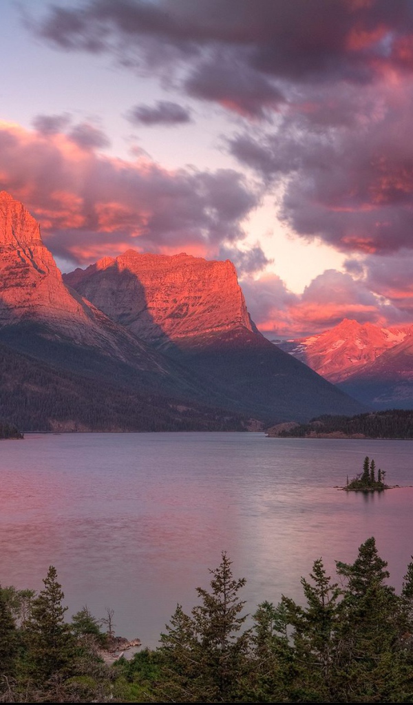 Долина с озером