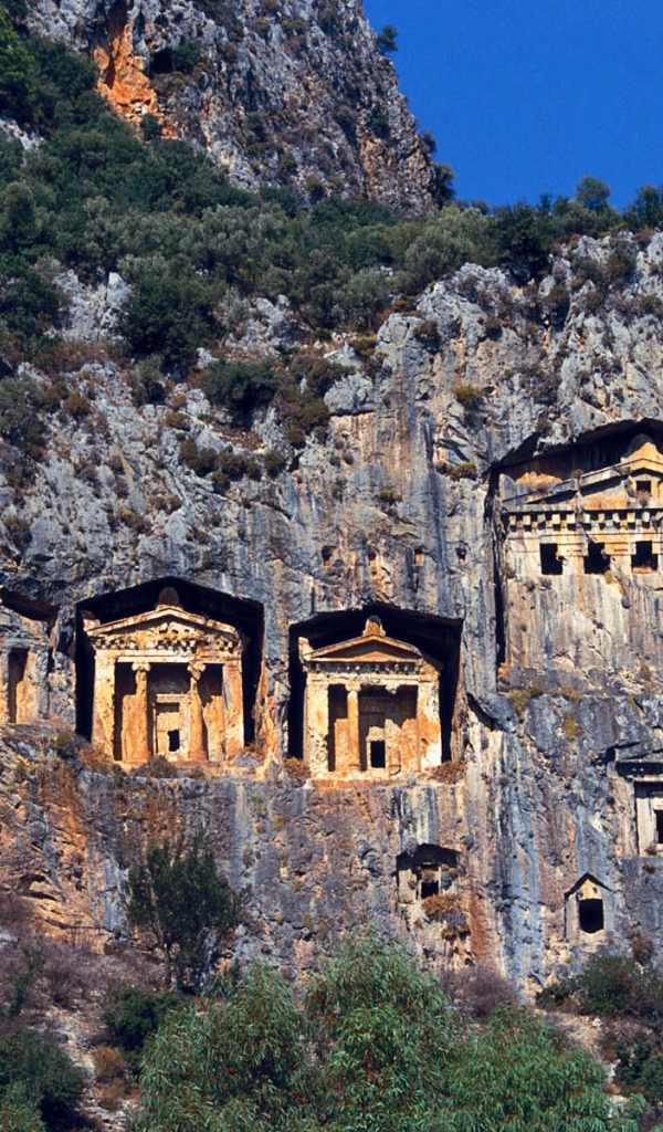 Деревня высеченная в горах