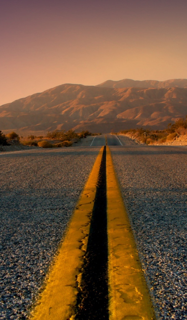 Дорога в направлении гор
