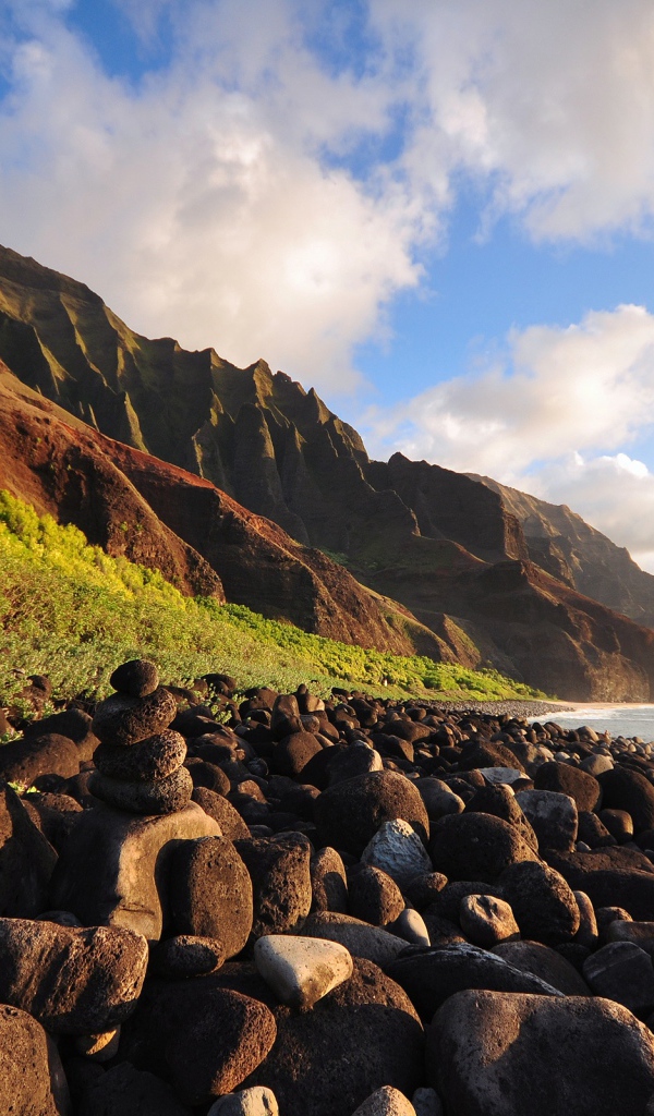 Камни на берегу моря