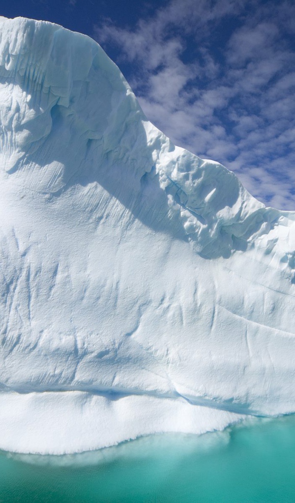 Огромный айсберг