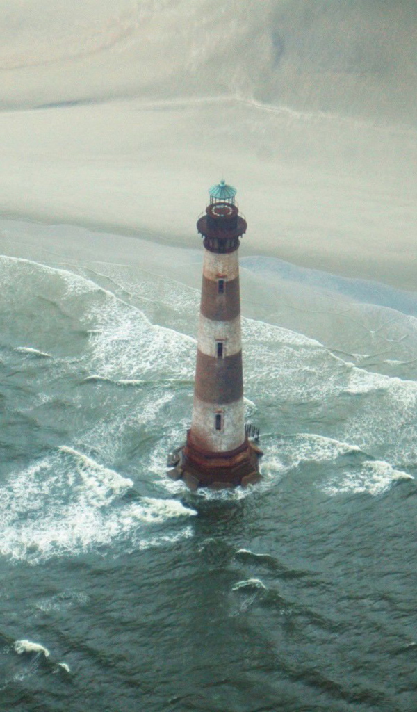 Красивый маяк