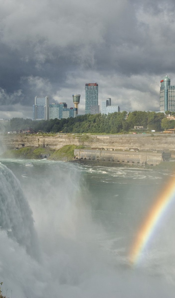Радуга у водопада