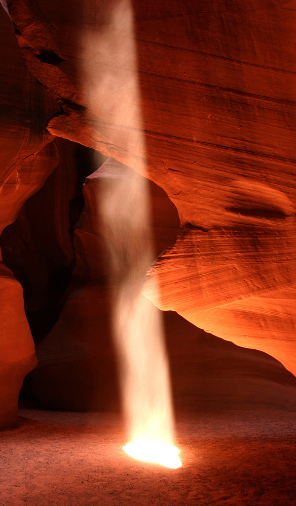 Луч света в пещере