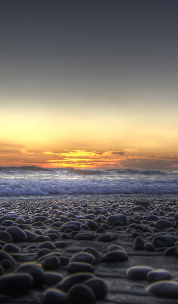 Морской пляж на закате