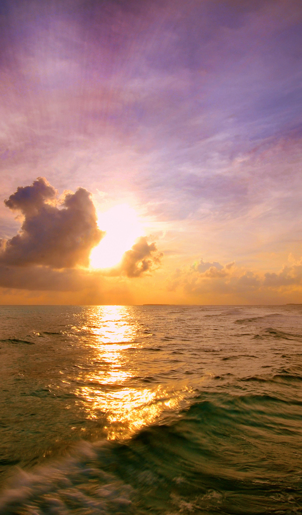 Закат на морском горизонте