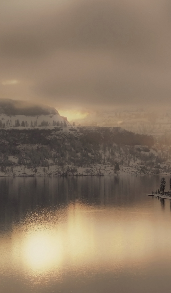 Солнечный закат в горах