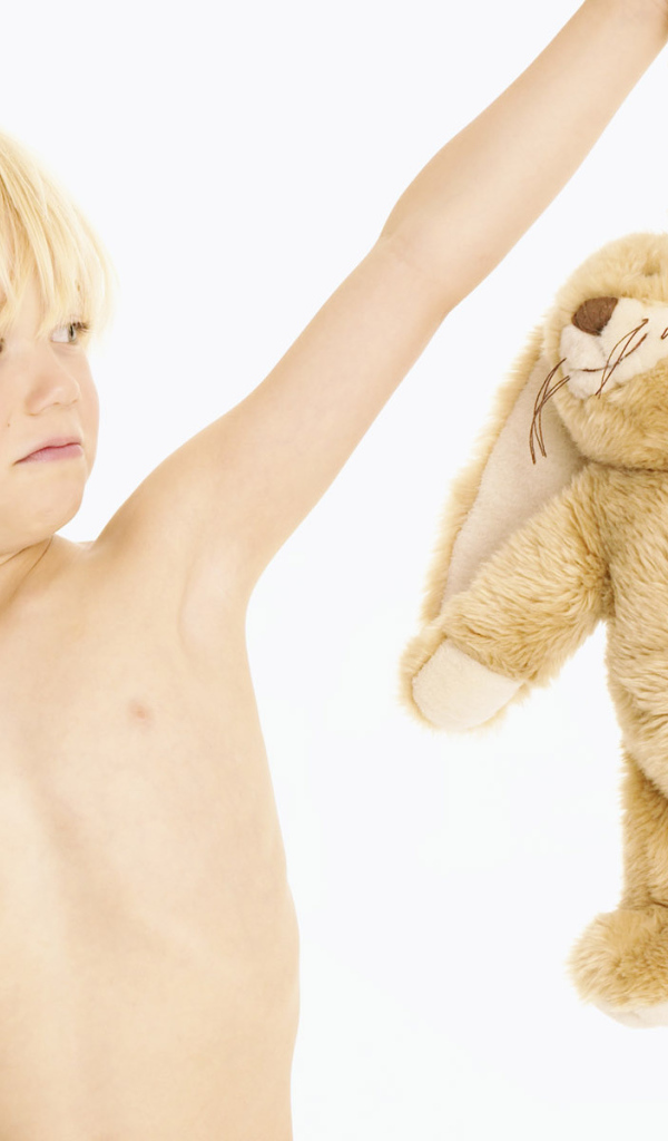 Мальчик и заяц