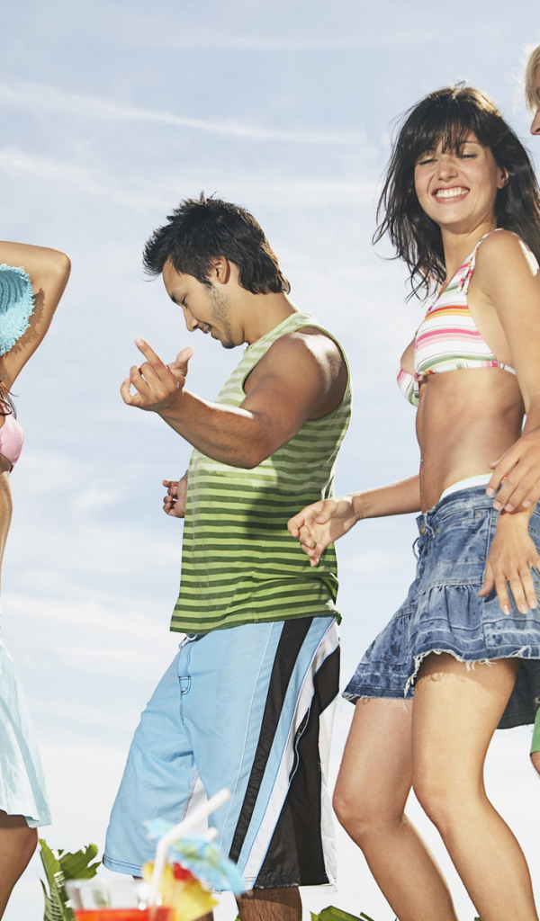 Танцы на пляже