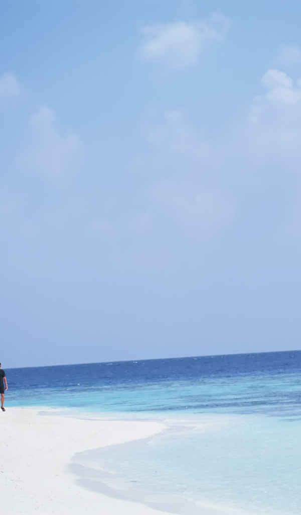 Парочка у моря