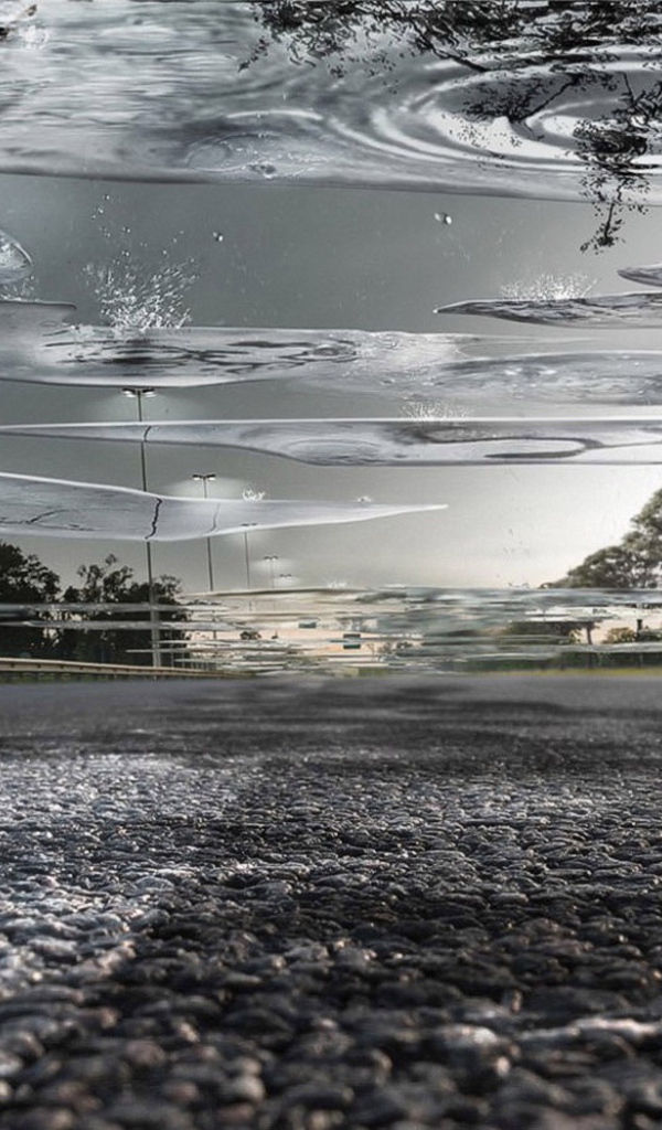 Дождь и отражение в лужах