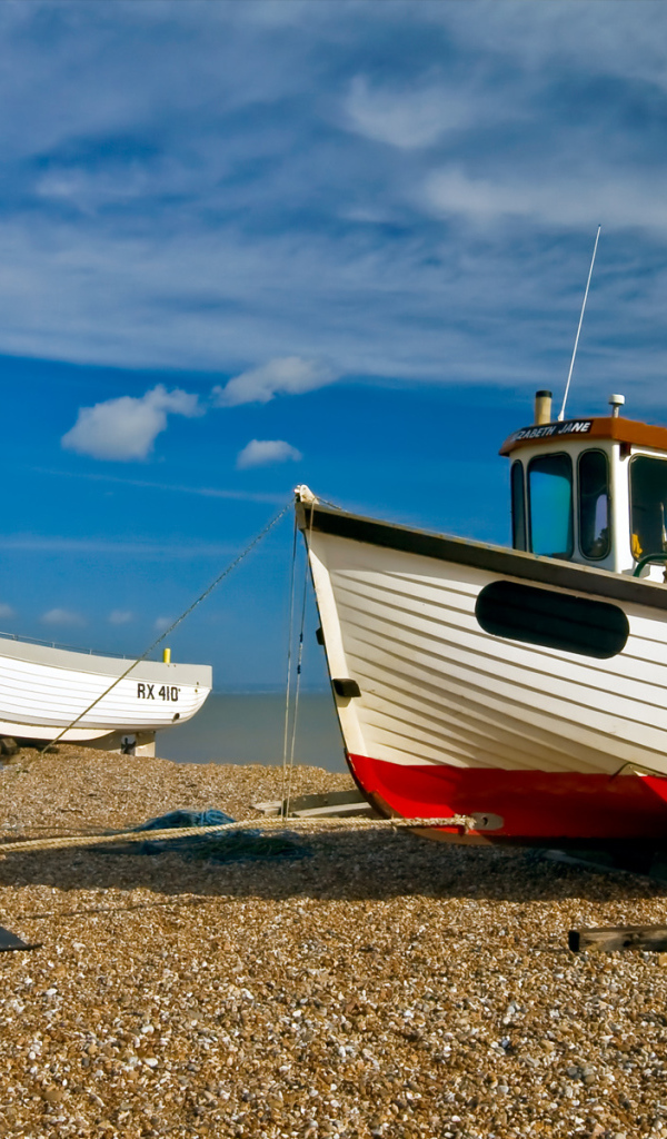 Лодки на берегу