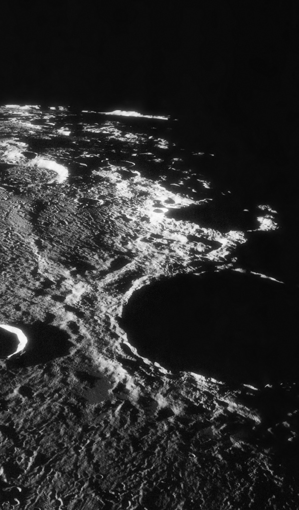 Лунная поверхность