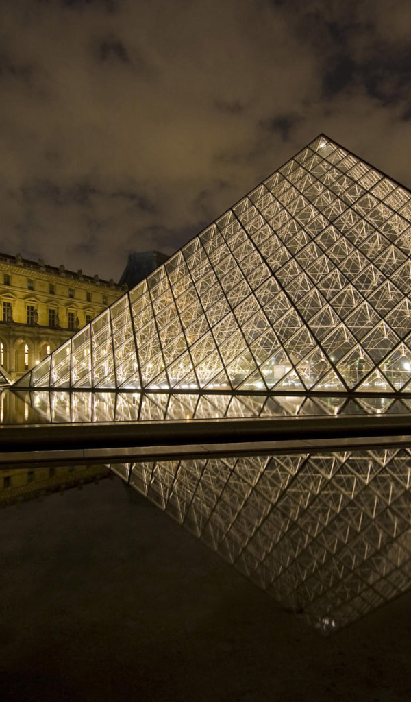 Лувр Париж