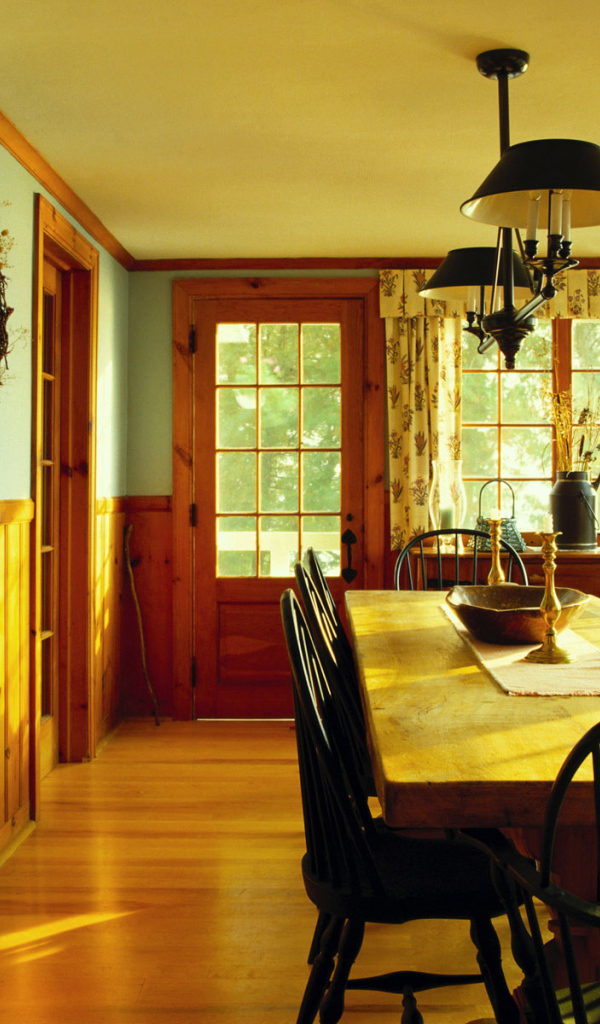 Деревянная отделка столовой