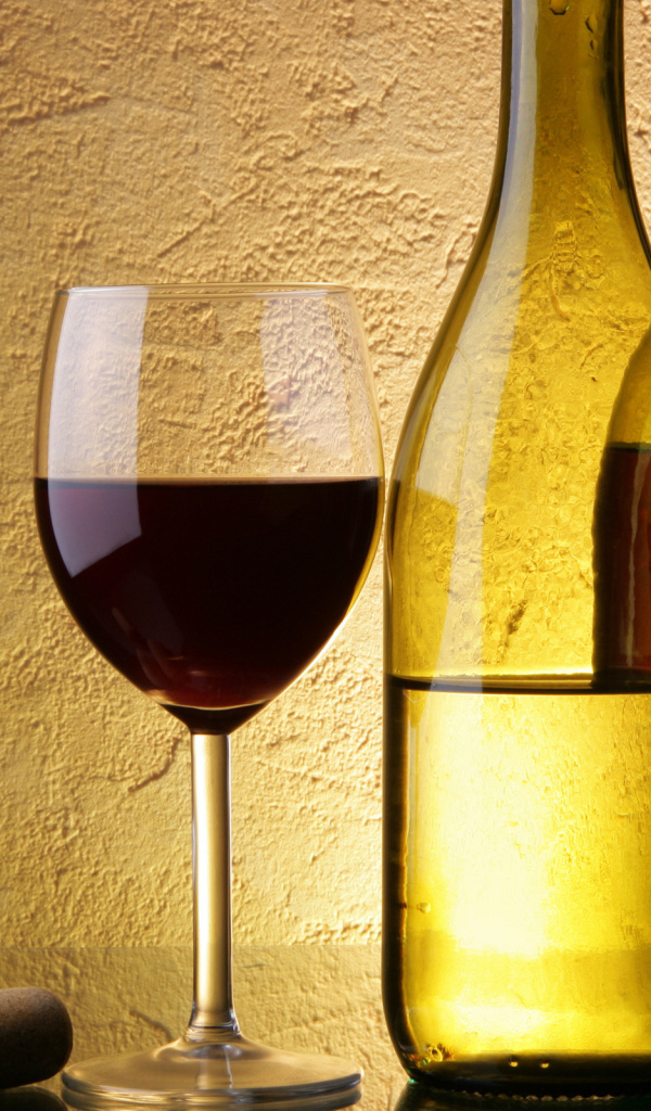 Бутылка с вином