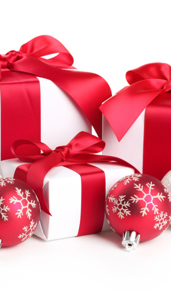 Новогодние подарки и игрушки