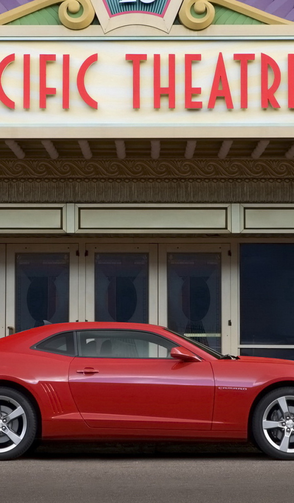 Красный Шевроле Камаро