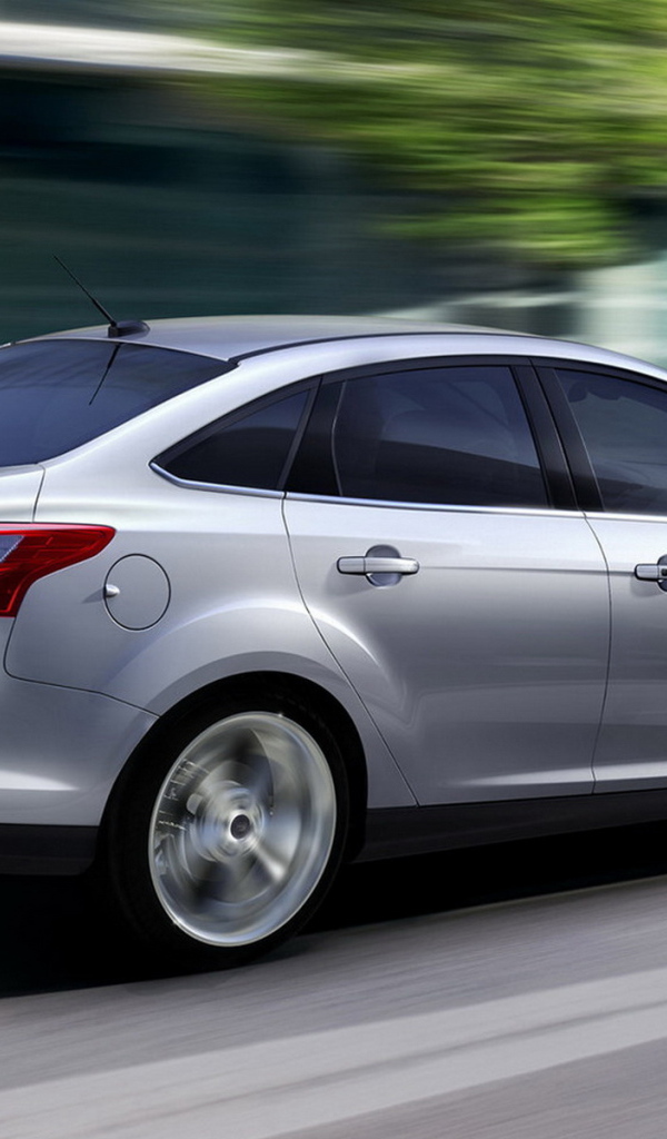 Форд Фокус Седан в движении 2011