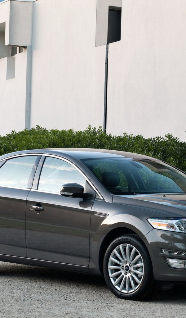 New Ford-Mondeo 5-door