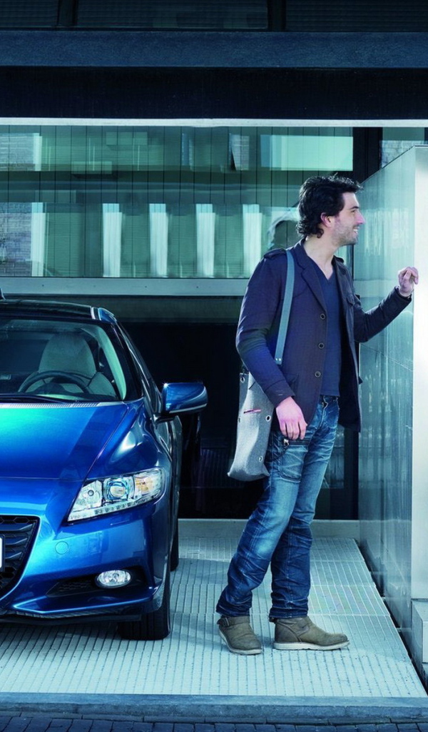 Хонда СR-Z в гараже