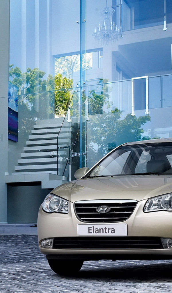Хендай Элантра во дворе