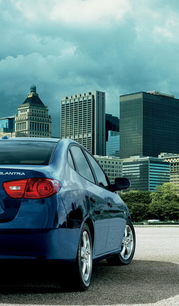 Хендай Элантра в городском парке