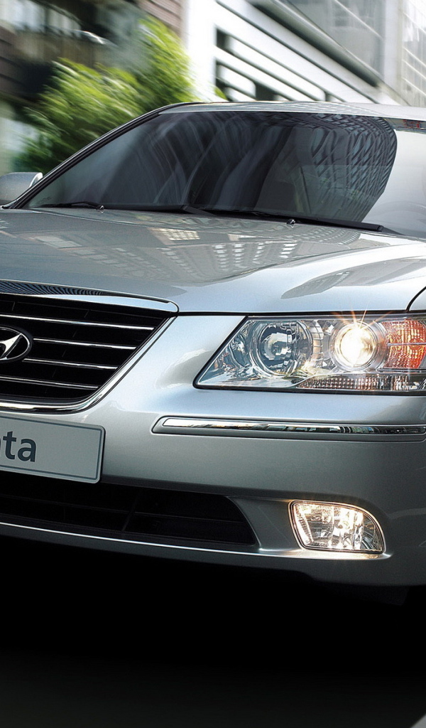 Хендай Соната 5 серии в движении