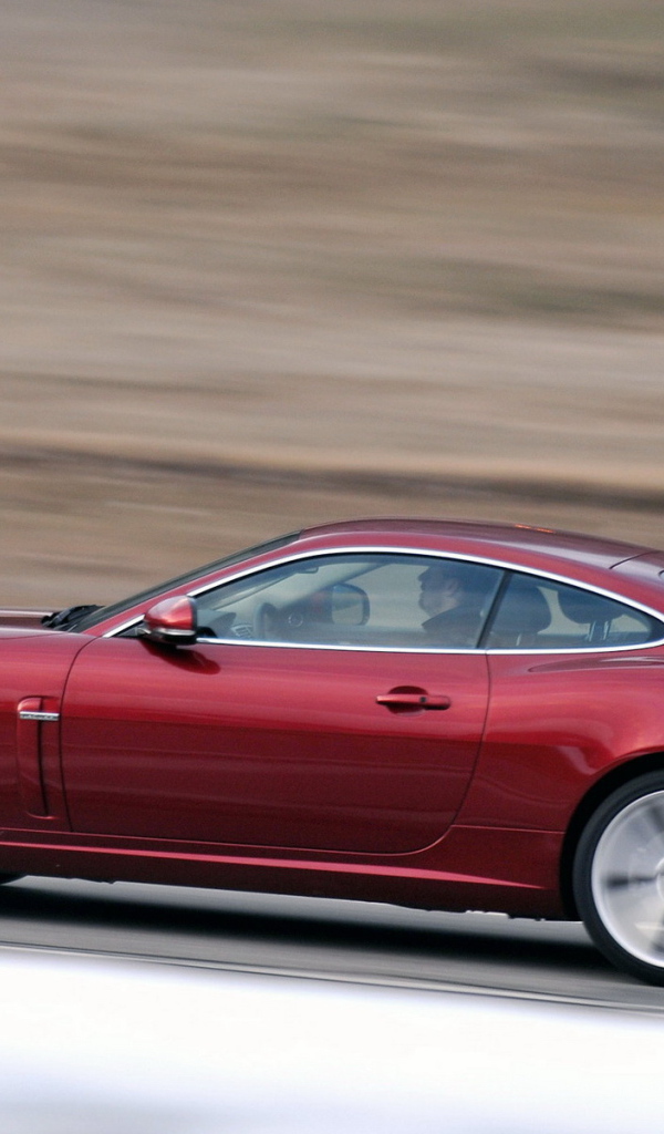 Ягуар XK в движении