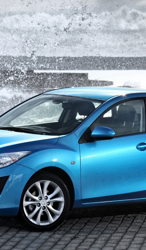 Mazda 3 Hatchback на пристани