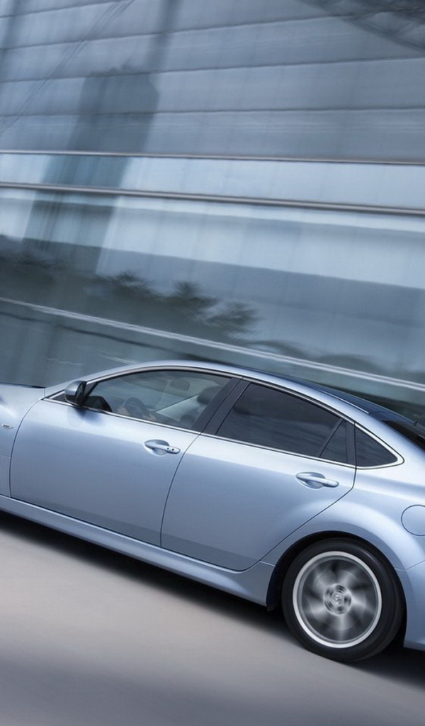 Мазда 6 в большом городе