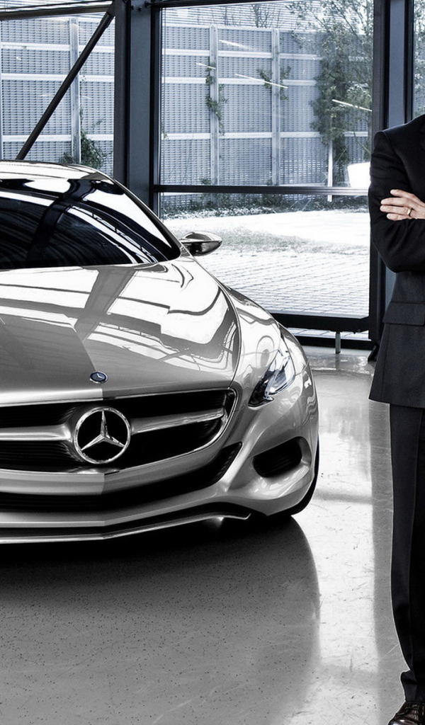 Mercedes Benz F800 Style Concept в автосалоне