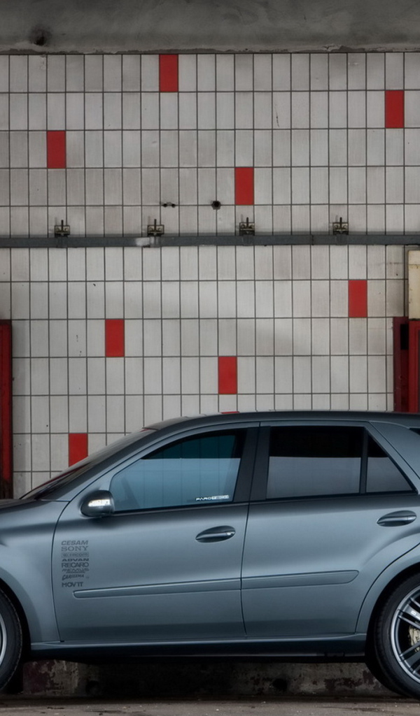 Мерседес Бенц МЛ 500 Ураниум в боксе