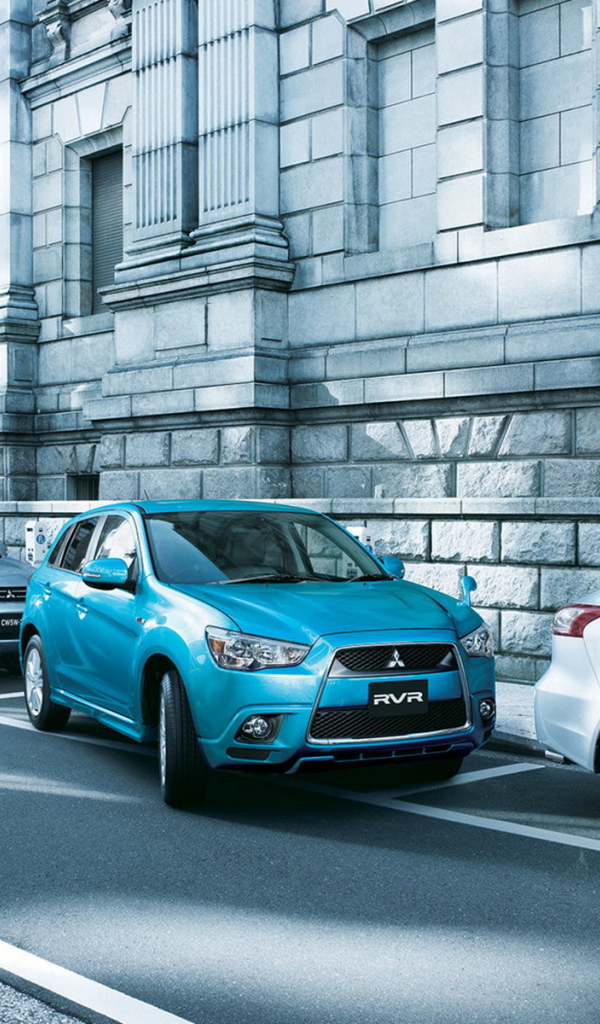 Mitsubishi RVR на паркинге