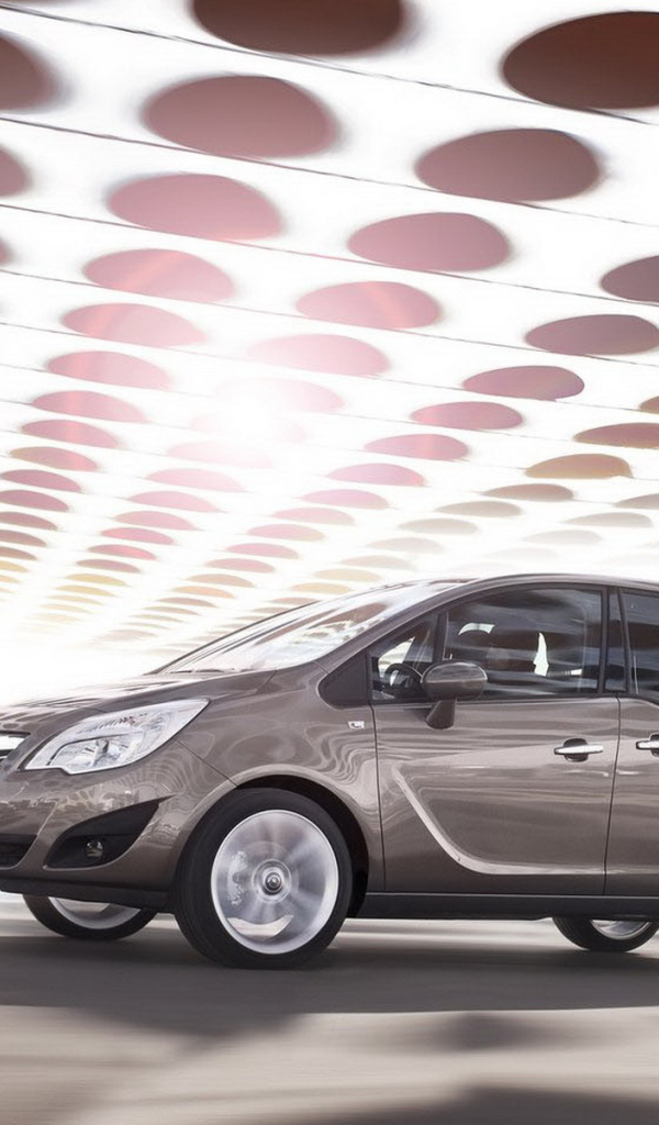 Опель Мерива в движении