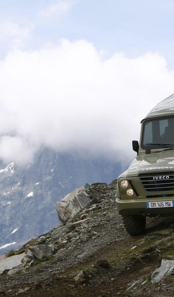 Ивеко Кампагнола спускаясь со склона