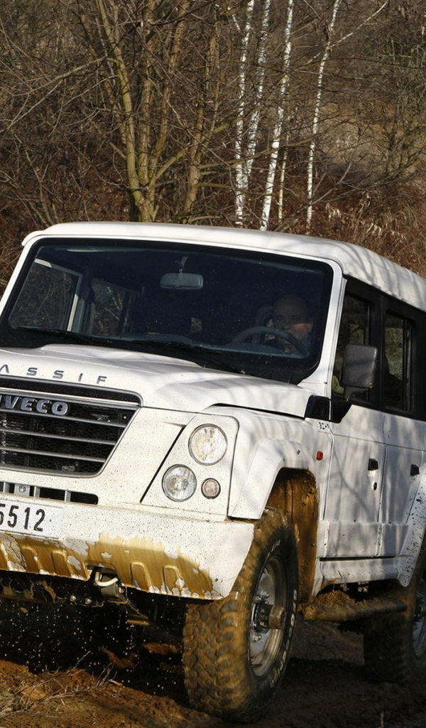 Ивеко Массиф в белом цвете