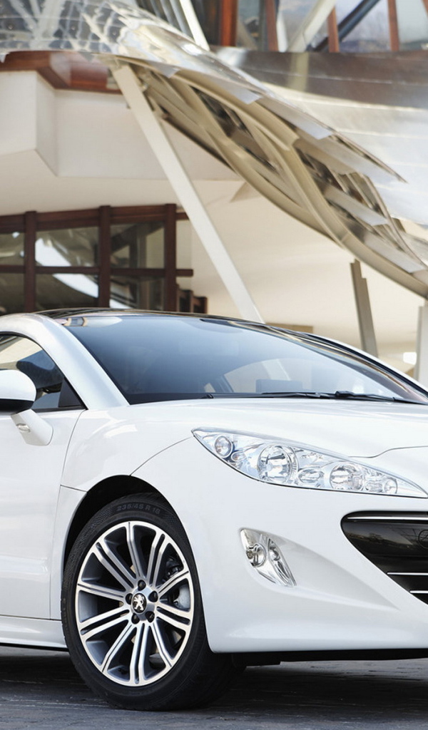 Пежо RCZ в белом цвете