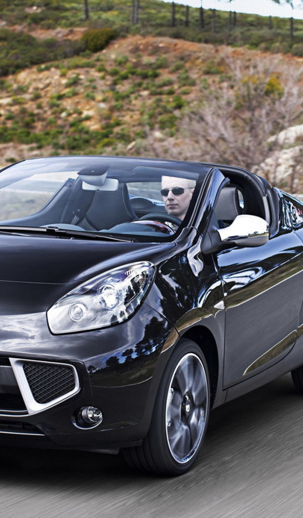 Renault Wind наслождаясь дорогой