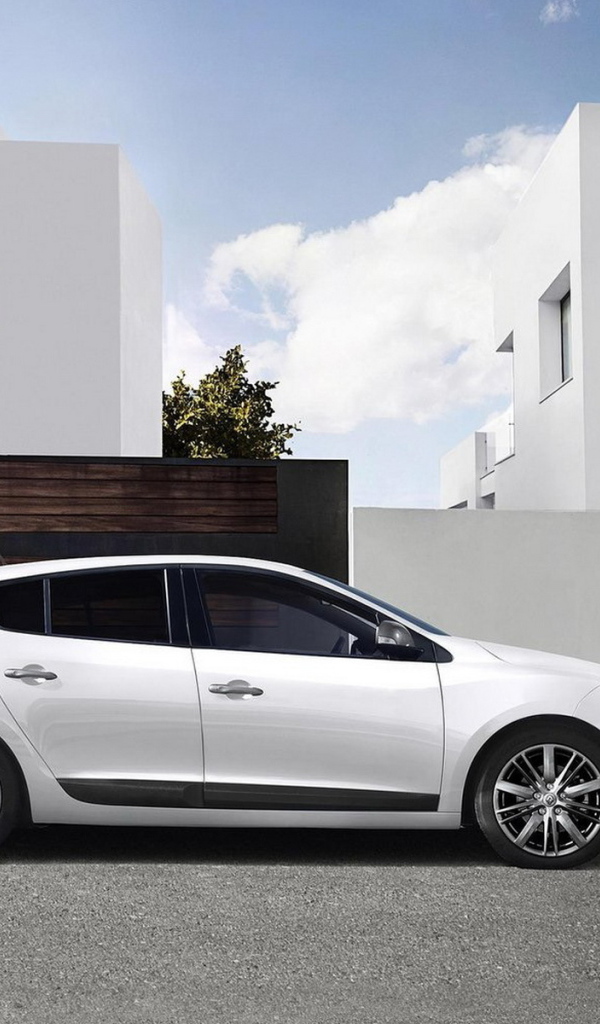 Белоснежный Рено Меган Купе