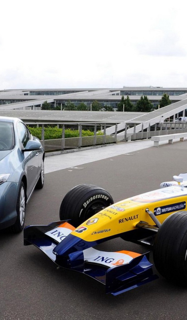 Renault Laguna Coupe мощь и грация спортивного болида