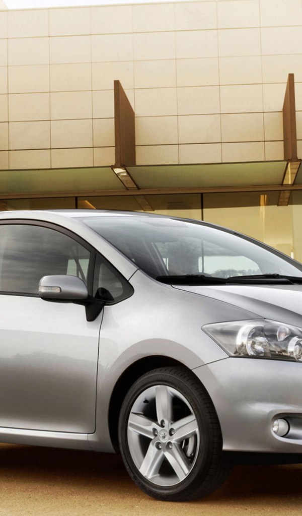 Тойота Аурис