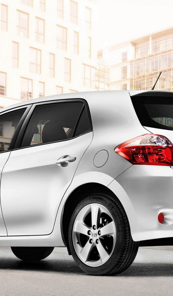 Тойота Аурис свой в городе