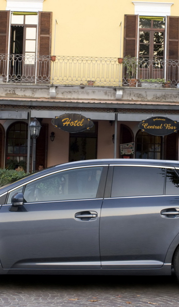 Тойота Авенсис Универсал