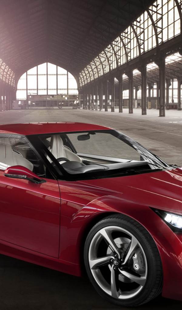 Toyota FT-86 на вокзале