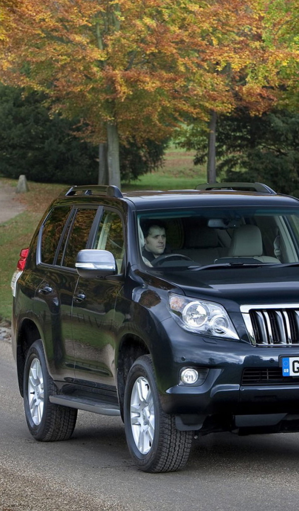 Тойота Ленд Крузер в движении